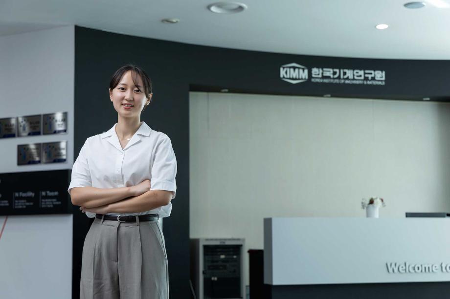 A Researcher Using Dreams as a Compass to Chart a Clear Path 이미지